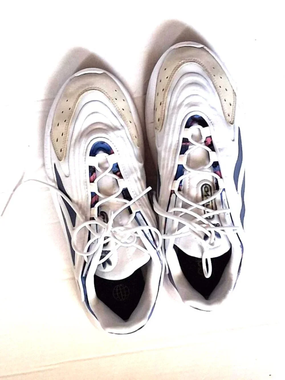Adidas Ozelia Mens White Low Top Sneakers Size 11.5